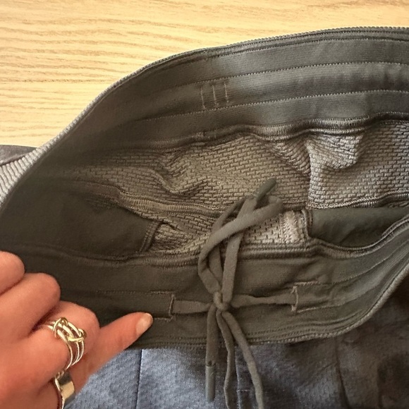 lululemon textured tech pant - Picture 5 of 6